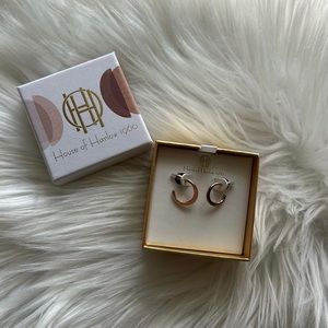 House of Harlow gold mini hoop huggie earrings✨